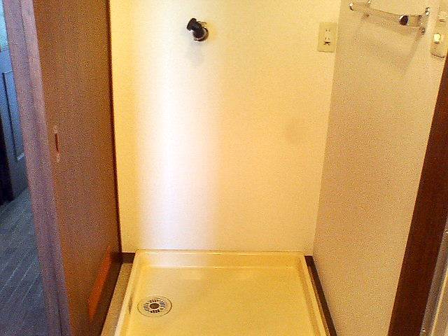 その他設備　洗濯機置き場は防水パン完備　※別部屋参考