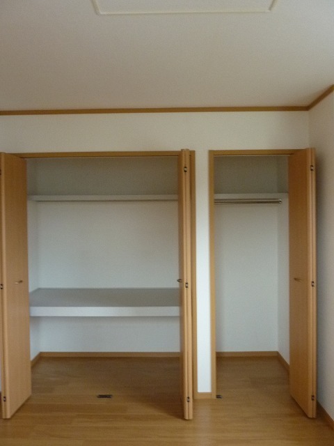収納　寝室内収納（クローゼット・納戸）1.5間分完備