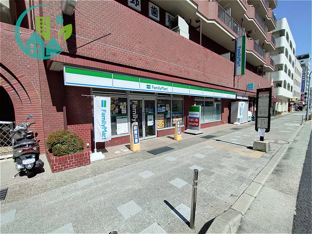 コンビニ　ファミリーマート 灘桜口店（コンビニ）まで233m