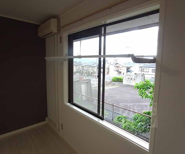 バルコニー　室内物干しフック付いております。