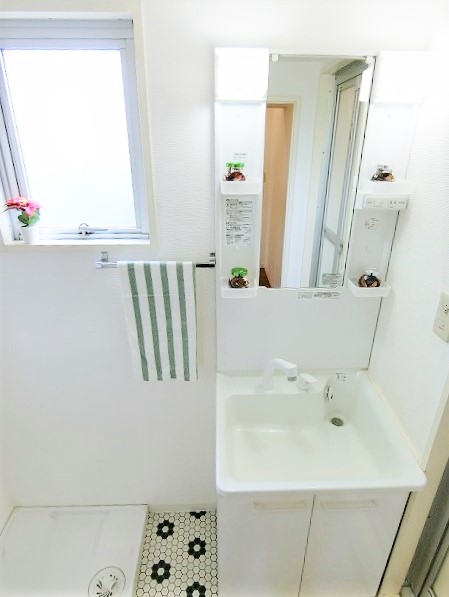 洗面設備　洗髪洗面化粧台で忙しい朝にも寝癖の付いた頭にも優しい☆お化粧