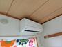 その他設備　和室6帖のお部屋には暑い夏や寒い冬に大活躍のエアコン付きです