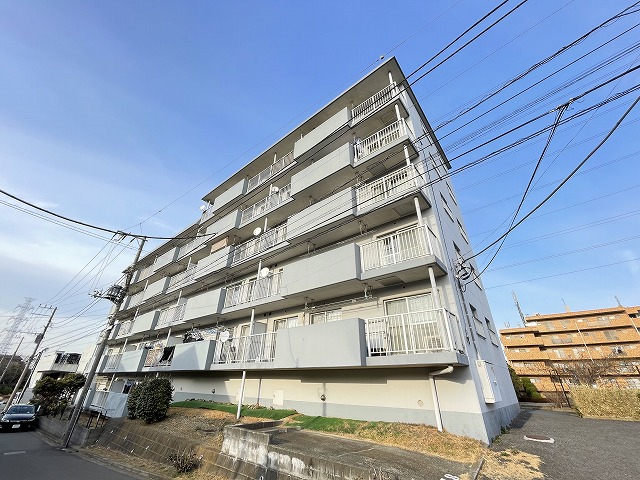 建物外観　グリーンライン「都筑ふれあいの丘」駅まで徒歩9分！鉄筋コンク