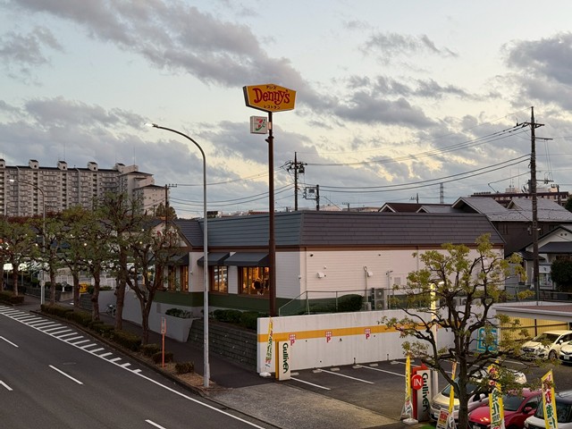 飲食店　デニーズ 港北ニュータウン店（飲食店）まで158m