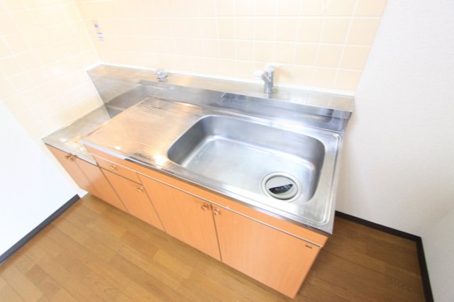 キッチン　コンパクトなキッチンで掃除もラクラク