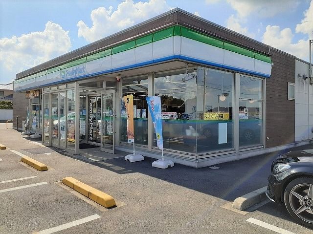 コンビニ　ファミリーマート（コンビニ）まで84m