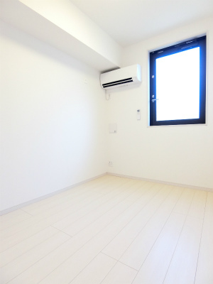 その他部屋・スペース　落ち着いた色調の寝室です