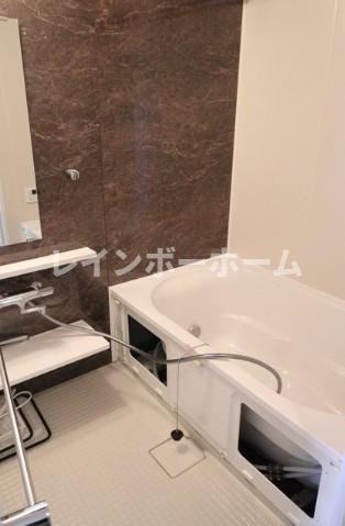 バス・シャワールーム　ゆったり過ごせるお風呂です