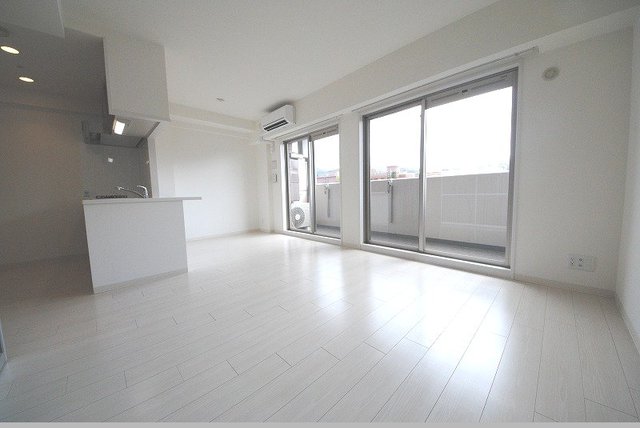 居室・リビング　写真は５０３号室