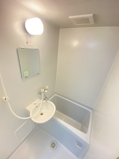 バス・シャワールーム　落ち着いた空間のお風呂です