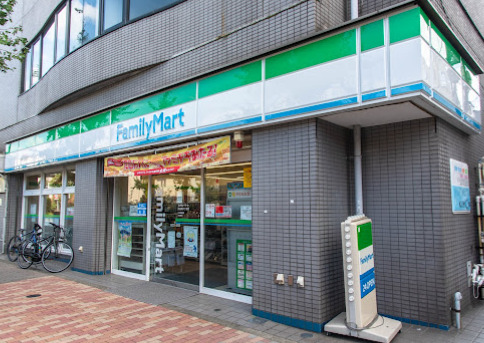 コンビニ　ファミリーマート 下目黒六丁目店（コンビニ）まで378m