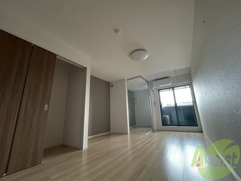 居室・リビング　広々としたＬＤＫです。明るい雰囲気のお部屋となっております。