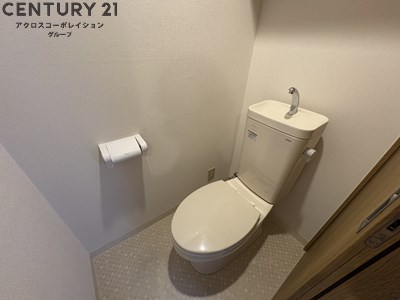 トイレ　シンプルなバストイレセパレートタイプのトイレです！