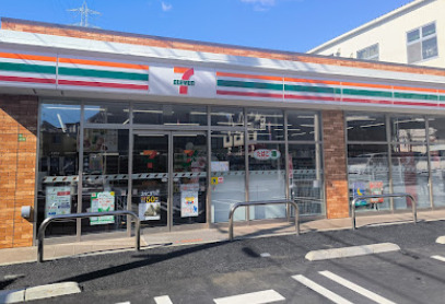 コンビニ　セブンイレブン 世田谷北烏山9丁目店（コンビニ）まで730m