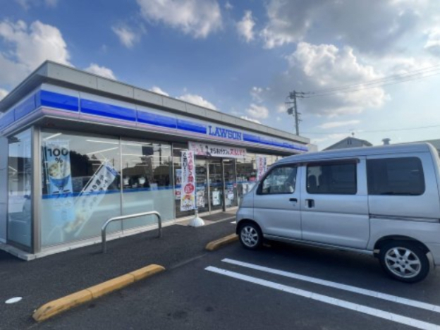 コンビニ　LAWSON　茨城小鶴店（コンビニ）まで872m