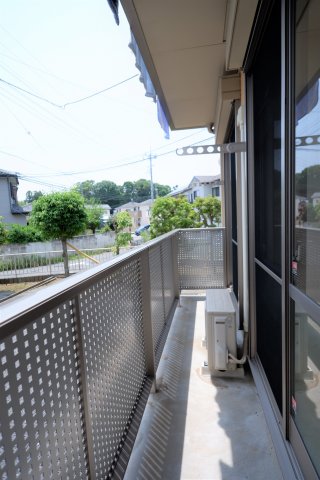 バルコニー　陽当たりの良いバルコニー。お布団がよく乾きます。