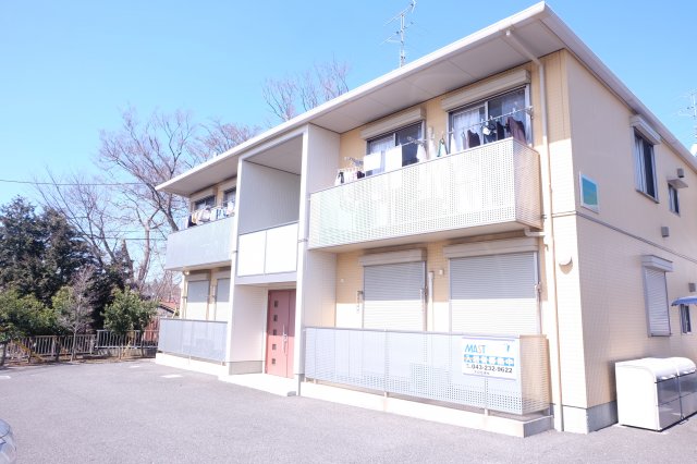 建物外観　明るい色調のお洒落な外観です。
