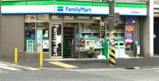 コンビニ　ファミリーマート 横浜吉野町店（コンビニ）まで149m