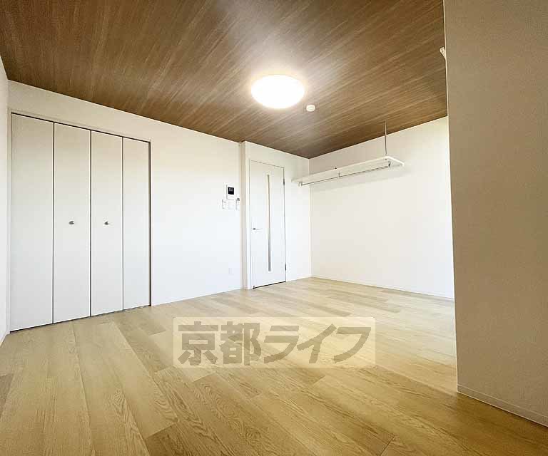 居室・リビング　落ち着いた雰囲気のお部屋です