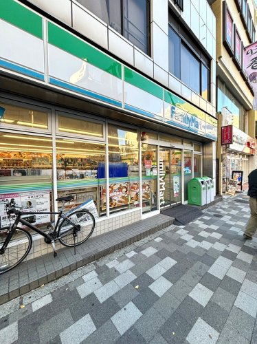 コンビニ　ファミリーマート 町屋二丁目店（コンビニ）まで411m