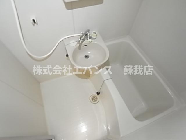 バス・シャワールーム　コンパクトで使いやすいお風呂です