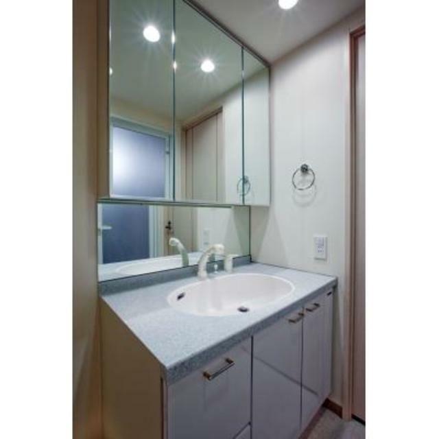 洗面設備　※写真は同タイプ住戸です。