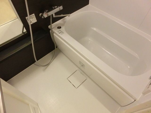 バス・シャワールーム　広めのバスタブ　浴室乾燥機あります★