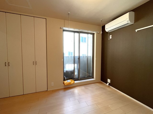 居室・リビング　※同物件の別部屋参考写真です。