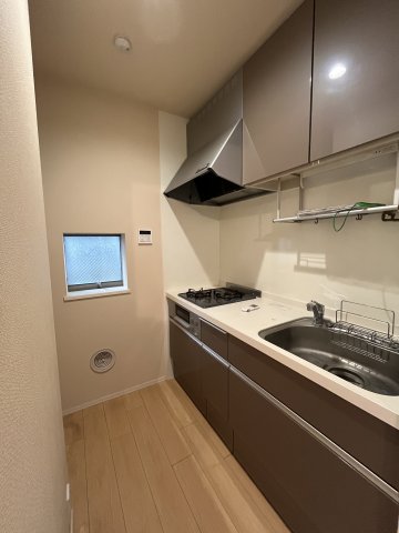 キッチン　※同物件の別部屋参考写真です。