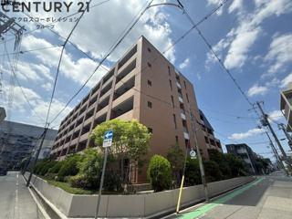 建物外観　オートロックで外部の人間が簡単に出入りできないため安心です
