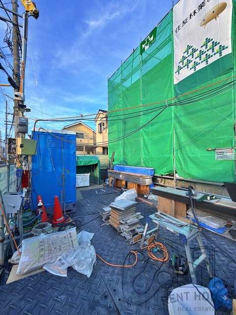 駐車場　外観（建設中）