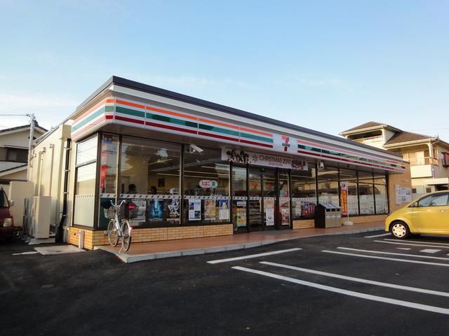コンビニ　セブンイレブン（コンビニ）まで338m