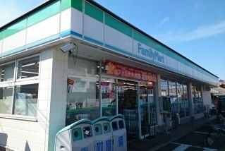 コンビニ　ファミリーマート和泉伯太町店（コンビニ）まで303m