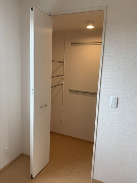 収納　ワンステップクローゼット