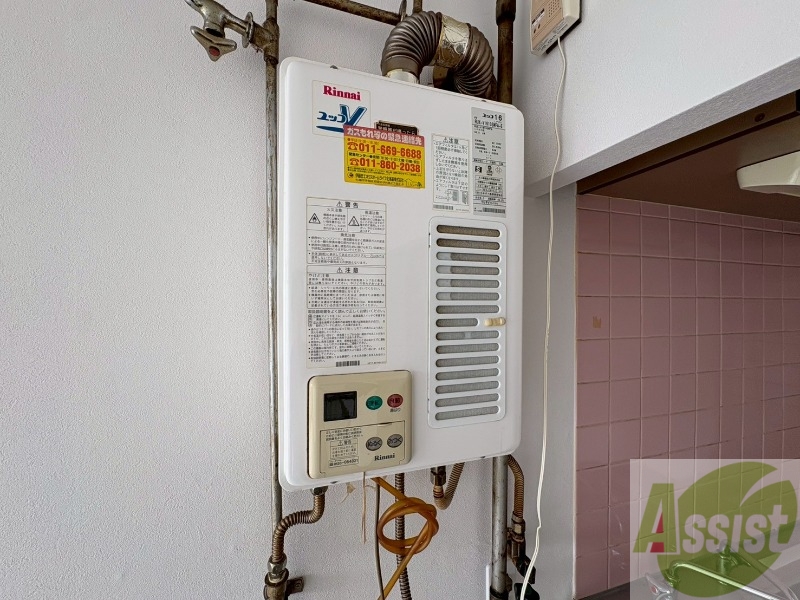 その他設備　給湯器です。操作しやすいパネルになってます。