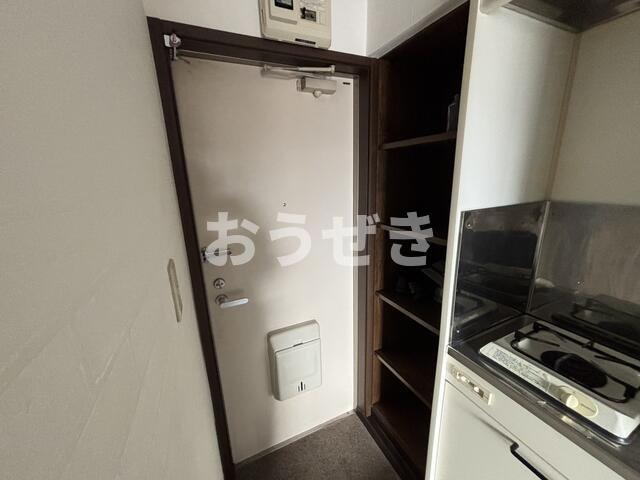 玄関　疲れた日も悲しいことがあった…?