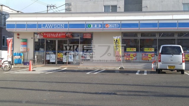 コンビニ　ローソン札幌八軒7条店（コンビニ）まで104m
