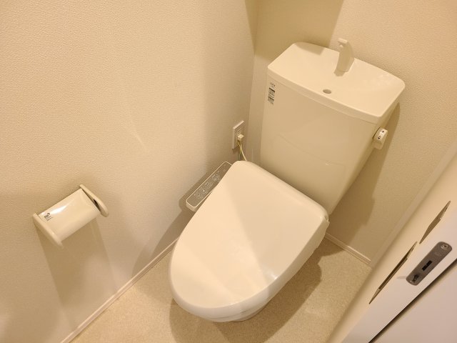 トイレ　★トイレ画像・温水洗浄便座付き★