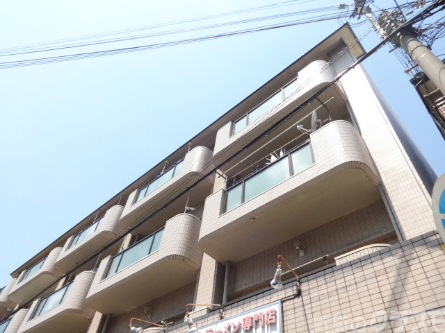 建物外観　商店街まで徒歩１分☆毎日のお買い物に便利です♪