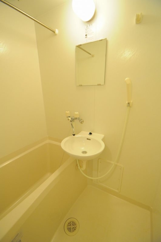 バス・シャワールーム　※別のお部屋の写真です