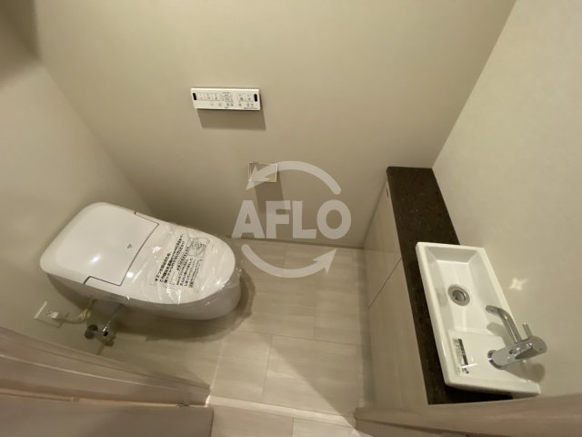 トイレ　ザ・ファインタワー大手前　温水洗浄便座
