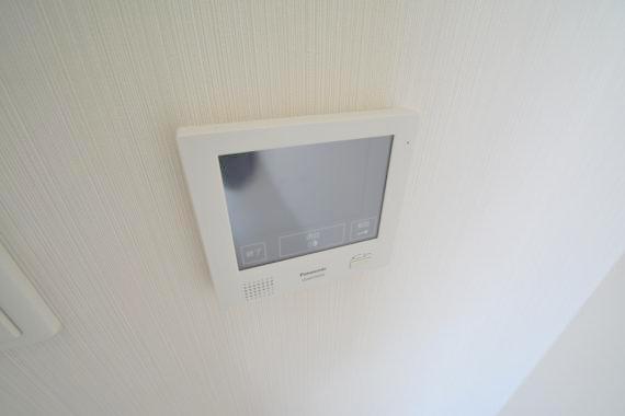 セキュリティ　TVモニターホンで来客が誰か確認してから開けて下さいね