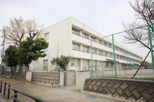 小学校　共和西小学校（小学校）まで1009m