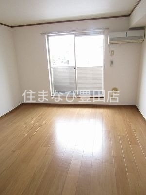 居室・リビング　同型反転写真