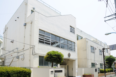小学校　新宿区立戸塚第三小学校（小学校）まで547m