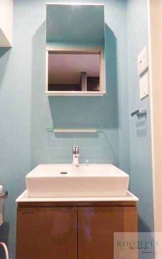 洗面設備　※同タイプの別のお部屋です。