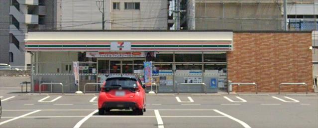 コンビニ　セブンイレブン（コンビニ）まで449m
