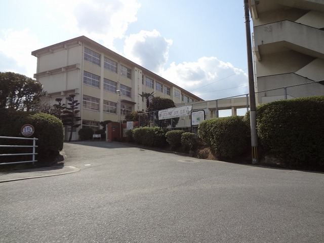 中学校　福岡市立梅林中学校（中学校）まで865m