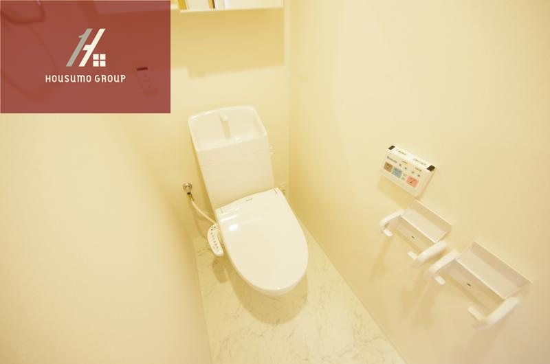 トイレ　落ち着いた色調のトイレです