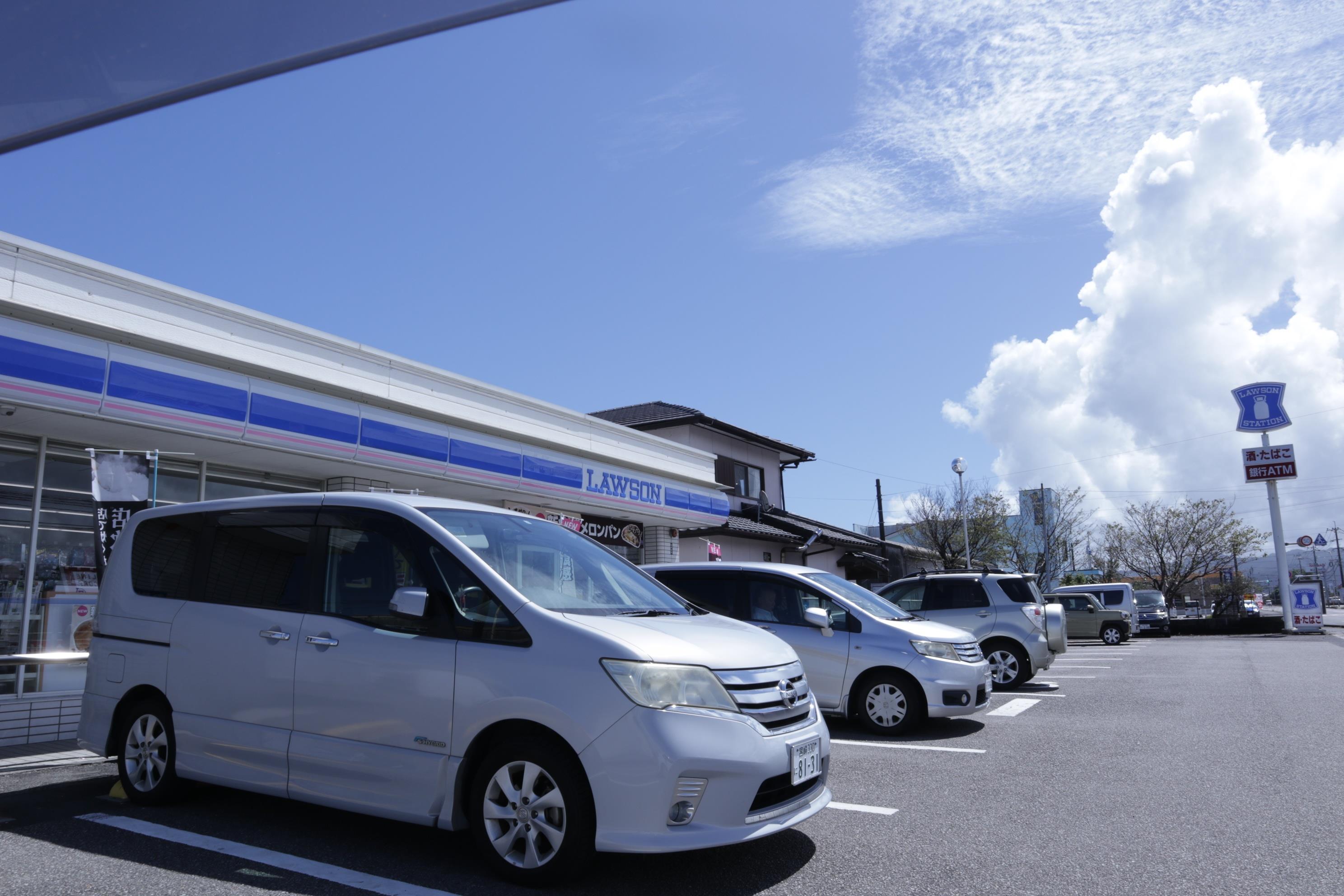 コンビニ　ローソン宮崎本郷南方店（コンビニ）まで700m